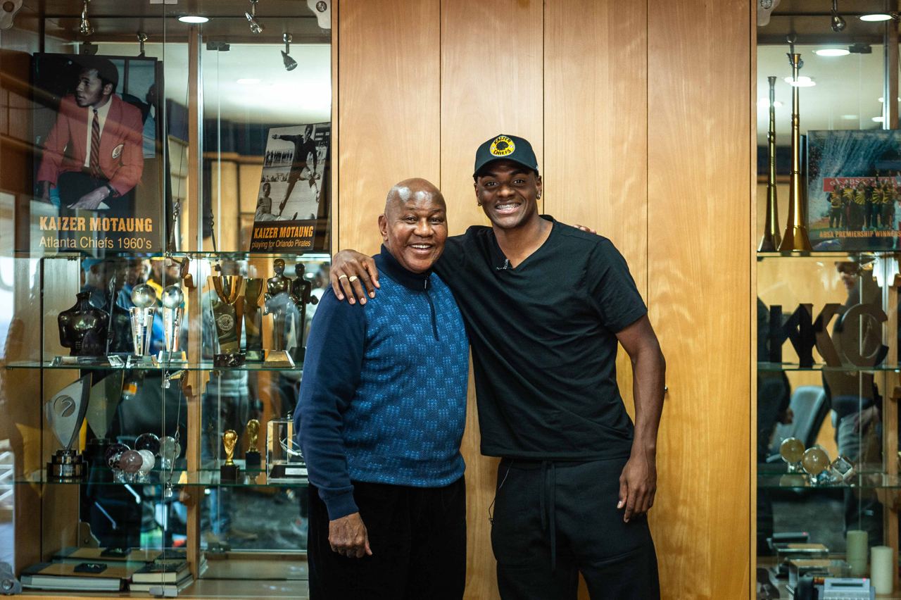 Kaizer Chiefs Chiefs unveil striker’s arrival