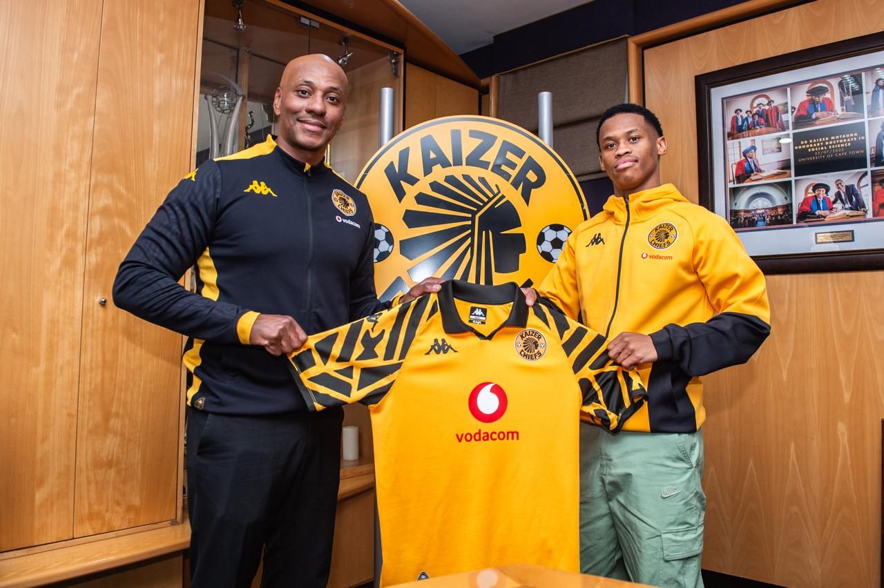 Where will Asanele Velebayi fit in at Naturena?