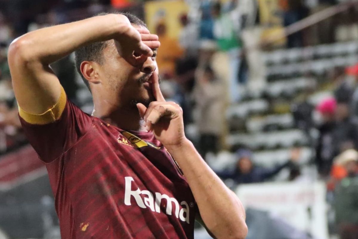 Orlando Pirates: Devin Titus vs Mashiloane?