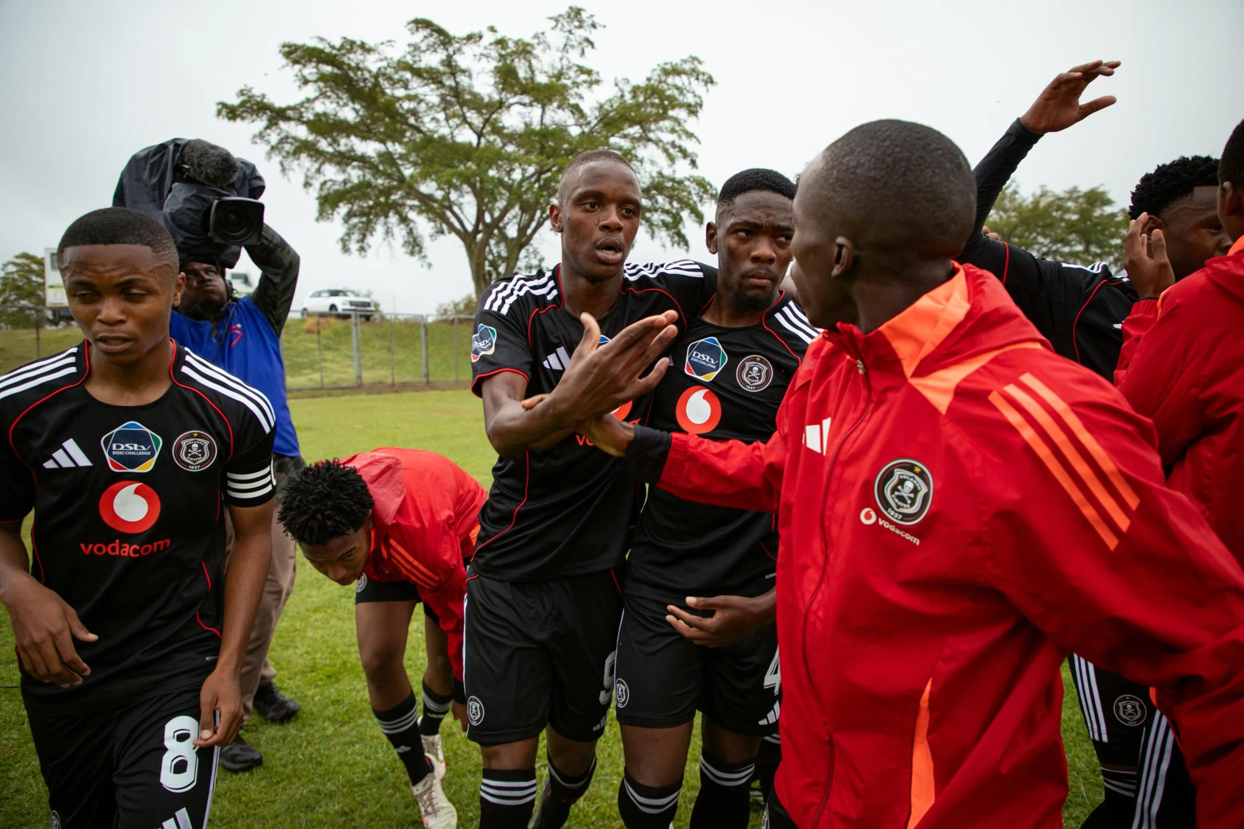 Pirates Maintain Top Spot, Chiefs Drop Pts Again