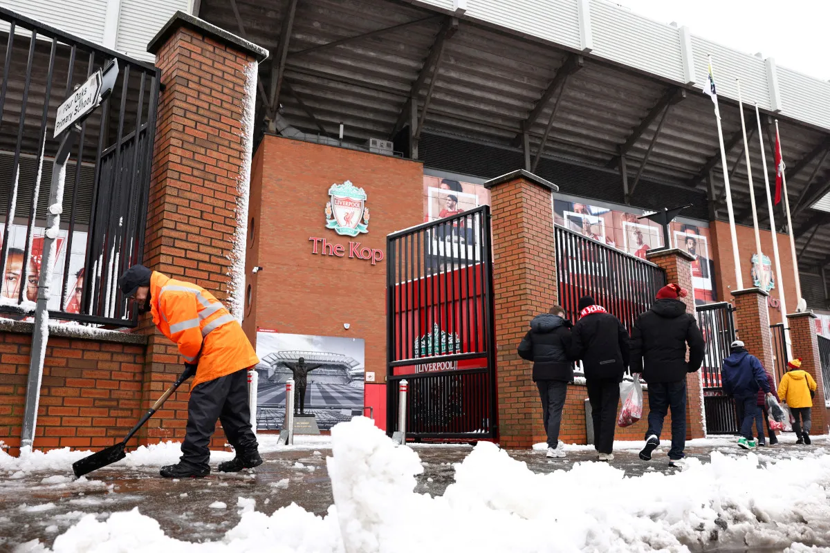 Liverpool-Manchester United Premier League ON despite snowfall