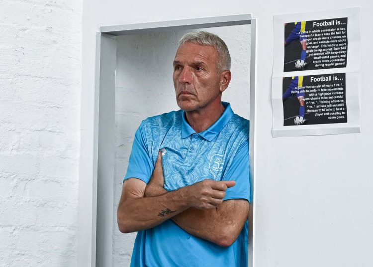 Ernst Middendorp leaves Durban City again