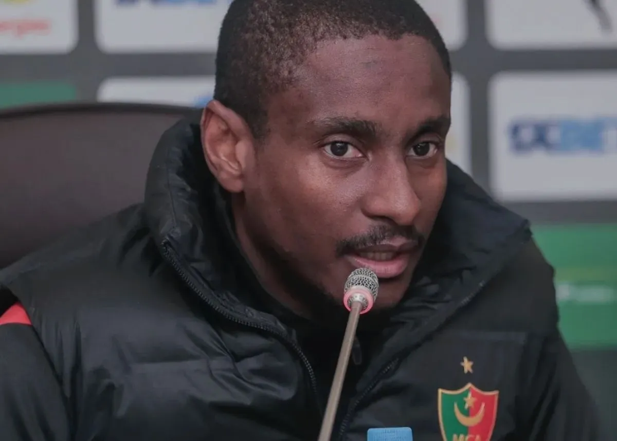 Rulani Mokwena accuses Sundowns coach of breaking FIFA rules