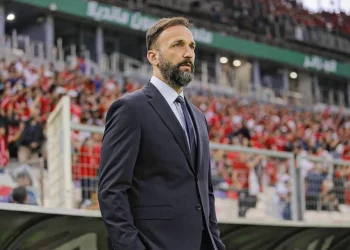 Reports: Another top coach linked with Kaizer Chiefs