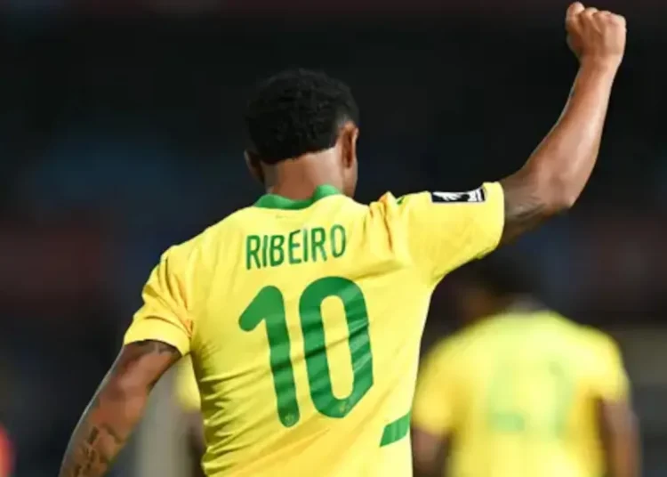 Kaizer Chiefs should sign these 3 Orlando Pirates and Mamelodi Sundowns stars