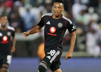 Mofokeng and Appollis shine as Pirates hit five past Arrows
