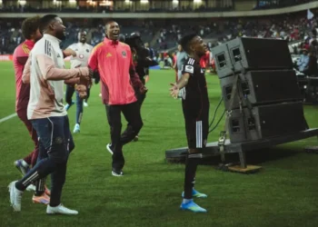 Mamelodi Sundowns or Orlando Pirates: Who has the easier last 7 fixtures?