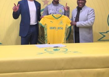 BREAKING:  Themba Zwane have officially signed a new one-year contract with Mame…