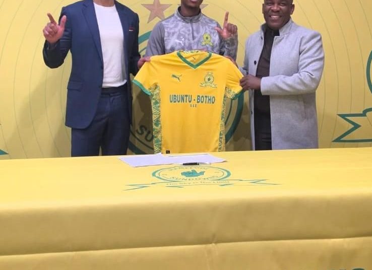 BREAKING:  Themba Zwane have officially signed a new one-year contract with Mame…
