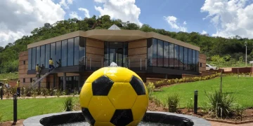 Key Kaizer Chiefs star signs sparkling new contract