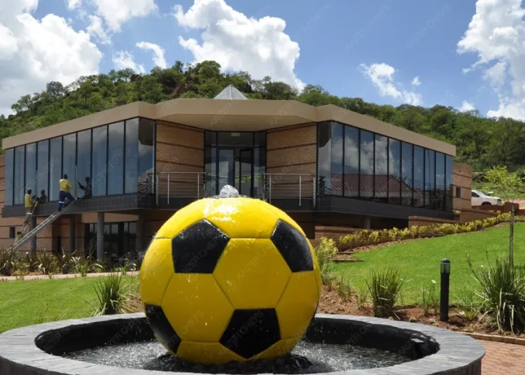 Key Kaizer Chiefs star signs sparkling new contract