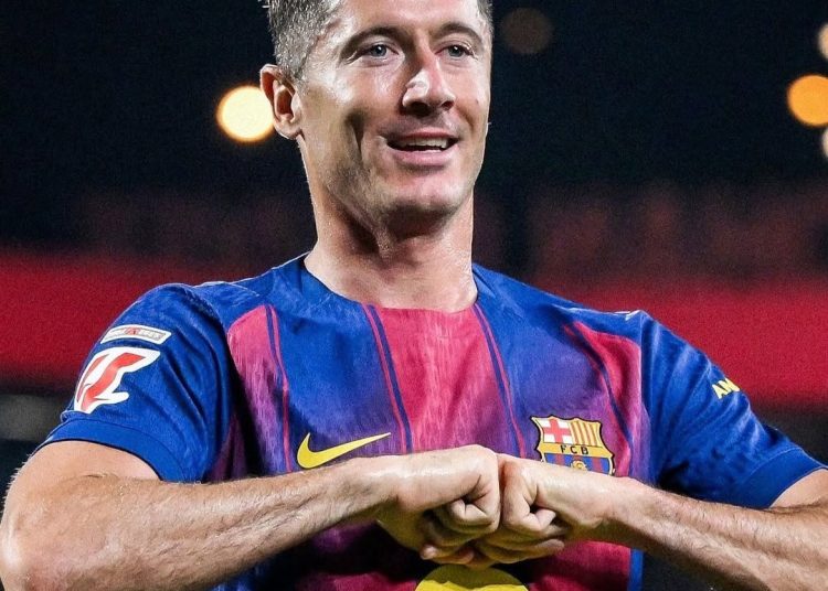 BREAKING: Robert Lewandowski is on his way to the United States to join Mbekezel…