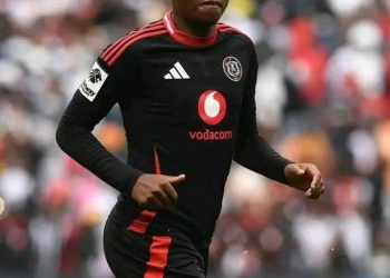 BREAKING:  Orlando Pirates playmaker Kabelo Dlamini has rejected a move to Stell…