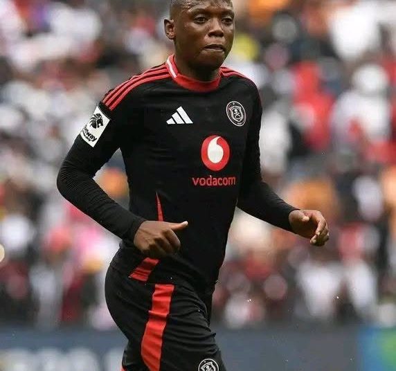 BREAKING:  Orlando Pirates playmaker Kabelo Dlamini has rejected a move to Stell…