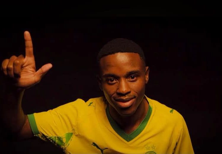 Orlando Pirates hijacked Oswin Appollis from Kaizer Chiefs.  Mamelodi Sundowns h…