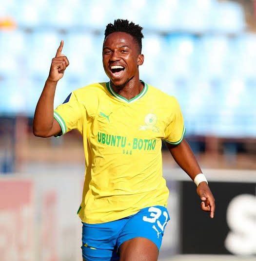 Mamelodi Sundowns are signing Cassius Mailula and Olisa Ndah for free  Smart bu…