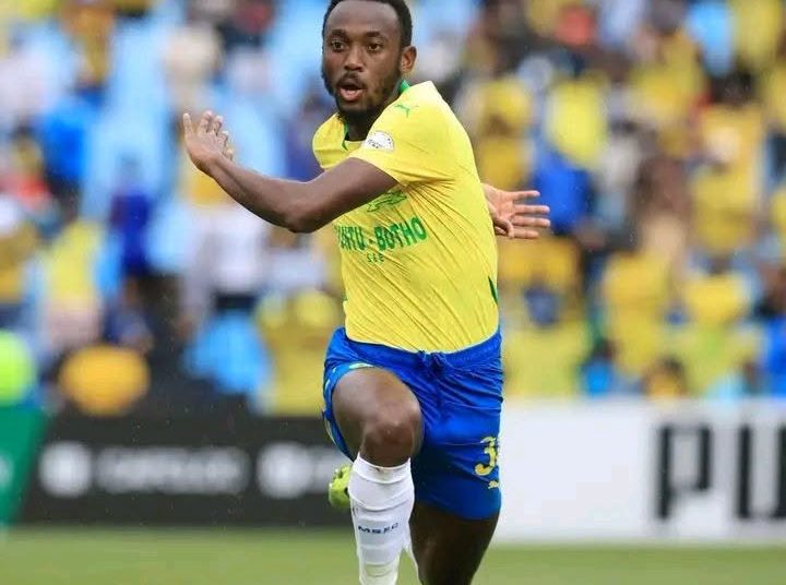 BREAKING:  Peter Shalulile and Tshegofatso Mabasa have been offered to Pyramids …