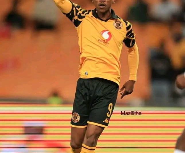 BREAKING: Kaizer Chiefs striker Ashley Du Preez has arrived at the Cape Town Int…
