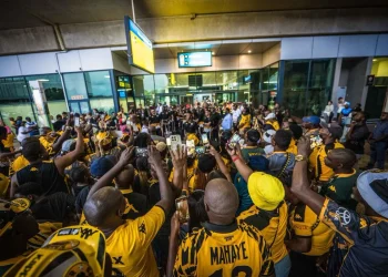 Kaizer Chiefs arrive in Spain for pre-season camp (WATCH)