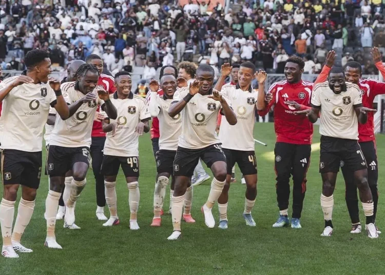 ‘No signal at Naturena’: Orlando Pirates fans celebrate going above Kaizer Chiefs