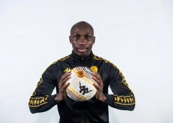 ‘Score goals or supporters will call for your head’: Kaizer Chiefs striker warned