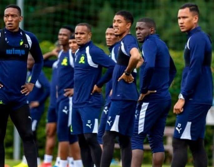 Mamelodi Sundowns players on hearing the news that Kaizer Chiefs is currently si…