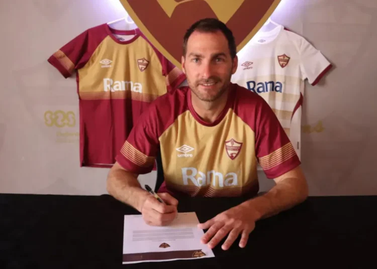 Bradley Grobler puts pen to paper on Stellenbosch FC deal