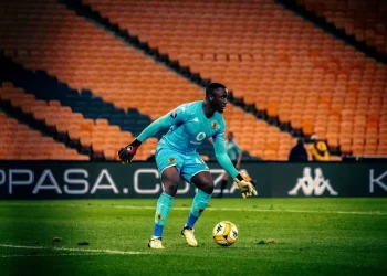 ‘Chiefs should drop Petersen and replace him with Bruce Bvuma’ – Ex-Bafana coach