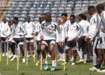 Will ex-Kaizer Chiefs coach return to topple Orlando Pirates?