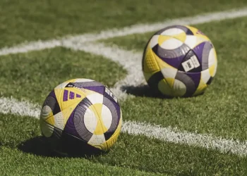 Kaizer Chiefs find a literal clone of injured key player?