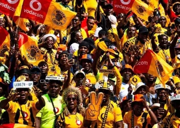 Pirates match appears on FNB Stadium big screen during Chiefs game [VIDEO]