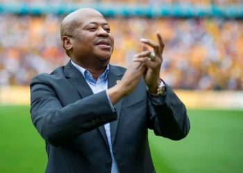 Kaizer Chiefs boss hints at the coach’s work hours
